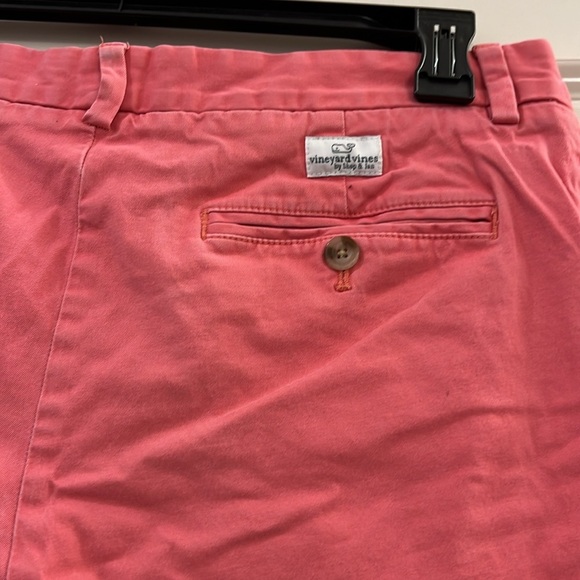 Vineyard Vines men’s Pink Flat Front Shorts - Picture 4 of 6